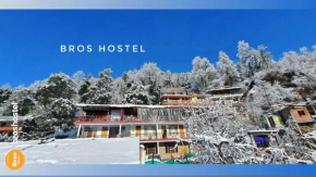 Bros Hostel & Yaara Cafe